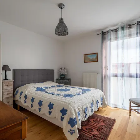 Apartment - Aiguillon - T5 Avec Terrasse, Parking Securise Et Wifi - Fr-1-319-404