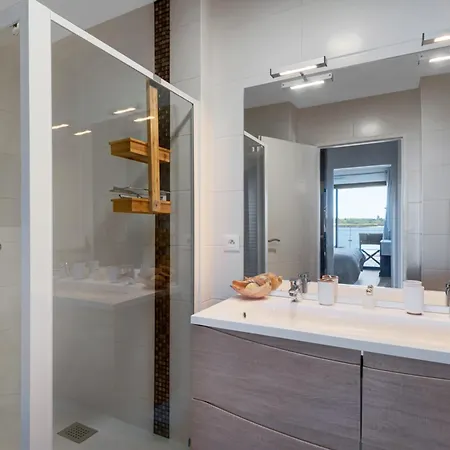 דירה - Aiguillon - T5 Avec Terrasse, Parking Securise Et Wifi - Fr-1-319-404